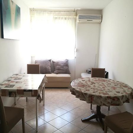 Nice And Cozy Two Single Bed Room Split Exteriör bild