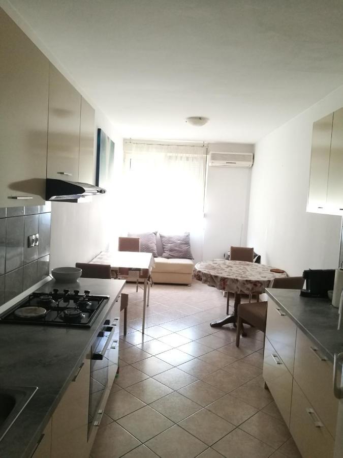 Nice And Cozy Two Single Bed Room Split Exteriör bild