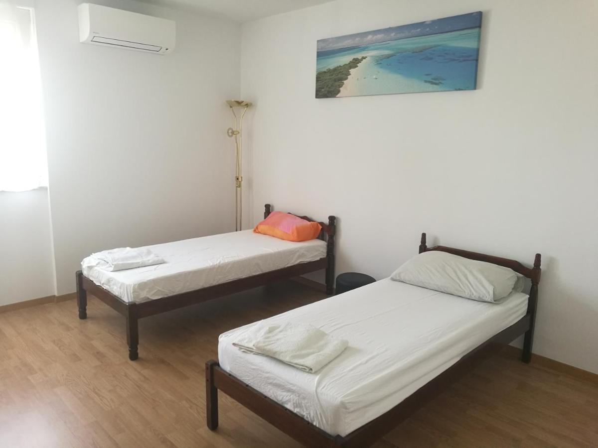 Nice And Cozy Two Single Bed Room Split Exteriör bild