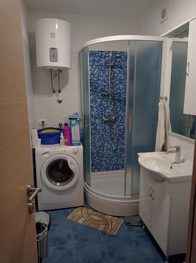 Nice And Cozy Two Single Bed Room Split Exteriör bild