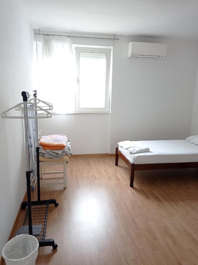Nice And Cozy Two Single Bed Room Split Exteriör bild